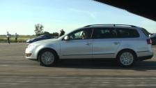 VW Passat vs BMW M6 Coupe V10 both stock (from 2006)