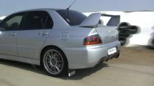 Mitsubishi Lancer Evo IX Stage I 380 HP vs BMW 550i X-Drive (F10, stock 4WD)